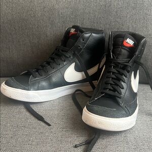 Nike Kids Size 5Y Black and White High-Top Sneakers